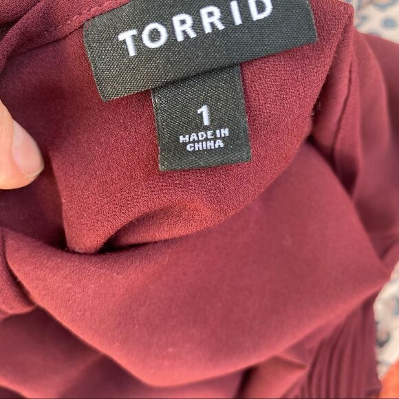 Torrid Burgundy Pleated Tank Chiffon Swing Blouse 1X - Picture 4 of 11